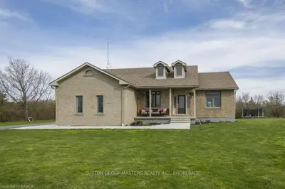 37 Salmon River Road, Greater Napanee, On K0k 2w0