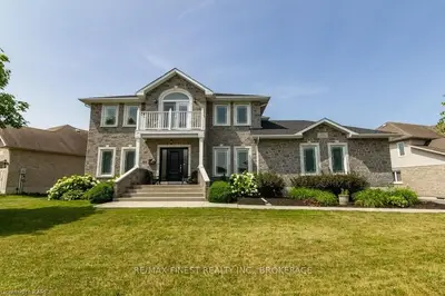 335 Honeywood Avenue, Kingston, ON K7K 7L4