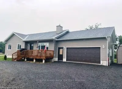 4 Owen Avenue, Front Of Leeds & Seeleys Bay, On K7g 2v4