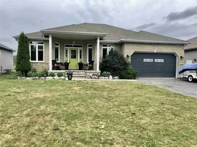 61 Main Street, Deseronto, On, K0k 1x0