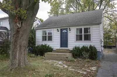 313 College Street, Kingston, On K7l 4m3