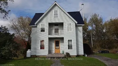 1082 County Road 2, Front Of Leeds & Seeleys Bay, On, K0e 1l0