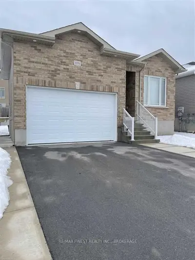 1076 Rosanna Avenue, Kingston, On K7p 0m9