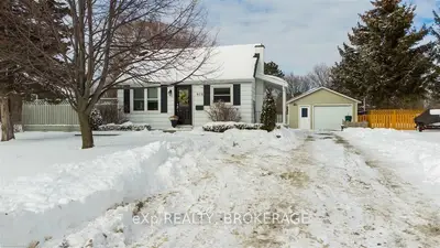 978 Woodbine Road, Kingston, On K7p 2x5