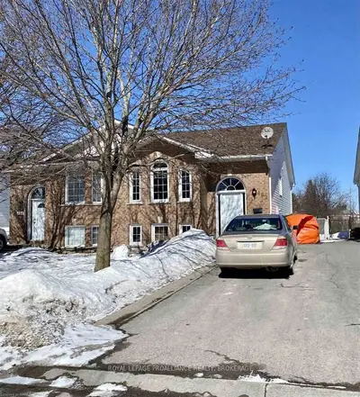 482 Grandtrunk Avenue, Kingston, ON K7M 8W8