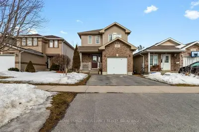 2062 Swanfield Street, Kingston, On K7m 0b1
