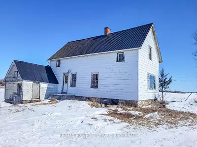 201 Sand Bay Road, Front Of Leeds & Seeleys Bay, On K0e 1l0