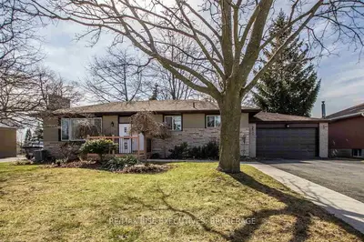 62 Sherwood Avenue, Loyalist, On K7n 1n4