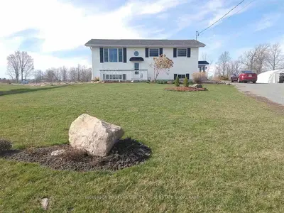 918 County Road 2, Front Of Leeds & Seeleys Bay, On, K0e 1l0