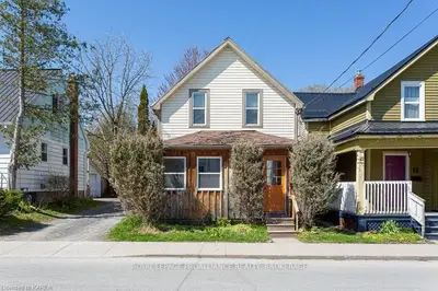 16 Cowdy Street, Kingston, On K7k 3v7