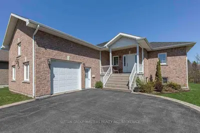 1082 COVERDALE Drive, Kingston, ON K7M 8X7