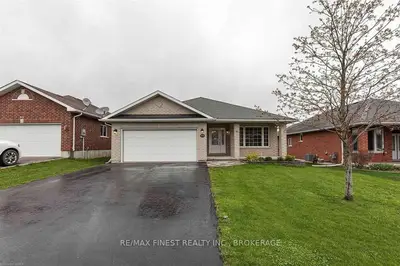 35 CHERRYWOOD Parkway, Greater Napanee, ON K7R 3L1