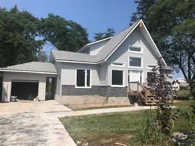 168 Main Street, Leeds and the Thousand Islands, ON K0H 2N0