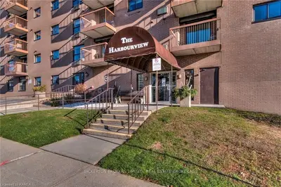 3 APPLE Street 401, Brockville, ON K6V 4X5