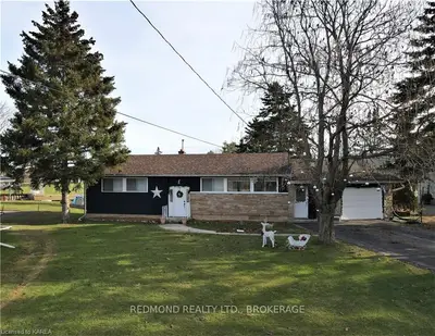 70 Willowbank Road W, Front Of Leeds & Seeleys Bay, On K7g 2v5