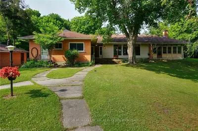 83 KING Street, Rideau Lakes, ON K0E 1G0