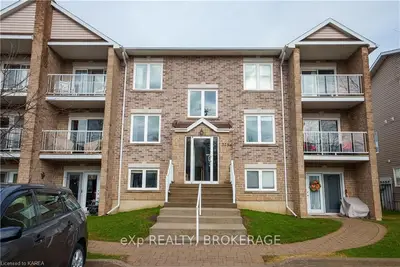 225 Oak Street 2204, Gananoque, On K7g 2r5