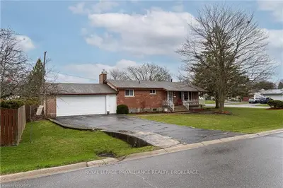 43 Asbury Road, Loyalist, On K7n 1j9