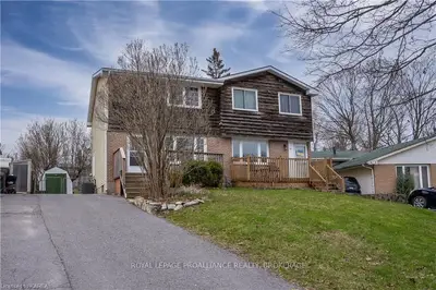 19 Carriage Court Avenue, Kingston, On K7k 5x1