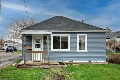344 Henrietta Street, Gananoque, On K7g 1x5