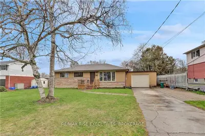 1565 Fairleigh Street, Kingston, On K7m 5p5
