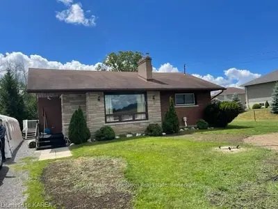 390 Bridge Street W, Greater Napanee, On K7r 3l1