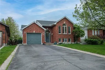1059 Finch Street, Kingston, On K7p 3c1