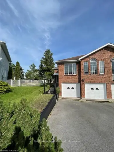 1371 Brackenwood Crescent, Kingston, On K7p 2w4
