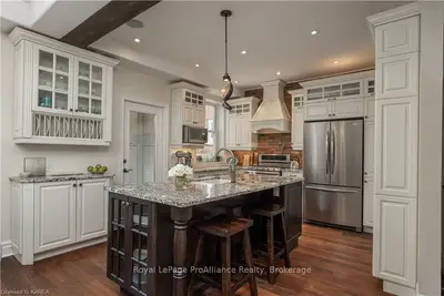 56 Clergy Street E, Kingston, ON K7L 3J1