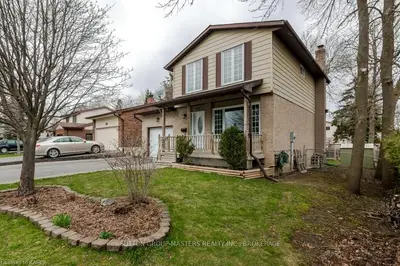 1028 LAWTON Place, Kingston, ON K7P 1M2
