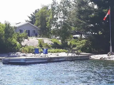 1 Ingall Island, Front Of Yonge, On, K0e 1r0