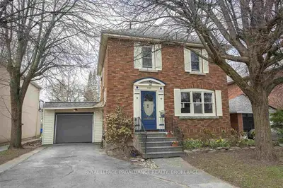 30 Napier Street, Kingston, On K7l 4g1