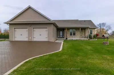 3 Dawson Drive, Front Of Leeds & Seeleys Bay, On K7g 2v4