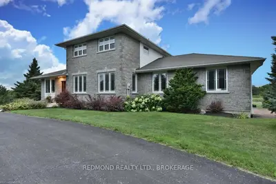 60 Grayrock Crescent E, Front Of Leeds & Seeleys Bay, On K7g 2v4