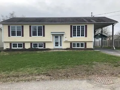 47 South Street East, Loyalist, On, K0h 2h0