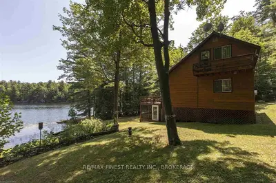 1013-1015 Gan Lake Lane, Leeds And The Thousand Islands, On K0j 2j0