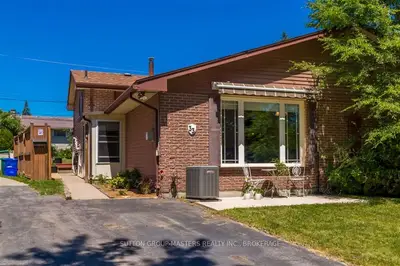 33 Carriage Court, Kingston, On K7k 5x1