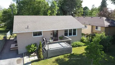 210 Churchill Drive, Gananoque, On K7g 1s1