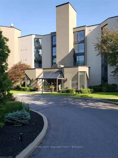 50 Market Street 406, Gananoque, On K7g 2m3