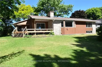 12 Jackstraw Lane E, Front Of Leeds & Seeleys Bay, On K7g 2t6