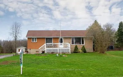 404 Old Hamburg Road, Greater Napanee, On K7r 3k6