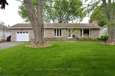 23 Willowbank Road E, Front Of Leeds & Seeleys Bay, On K7g 2v5