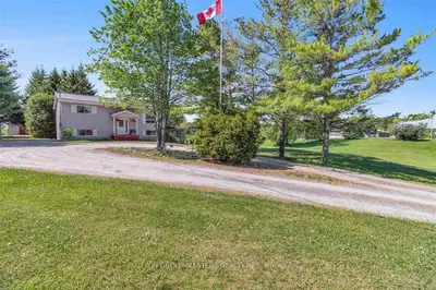 37 Berry Road, Front Of Leeds & Seeleys Bay, On K7g 2v3