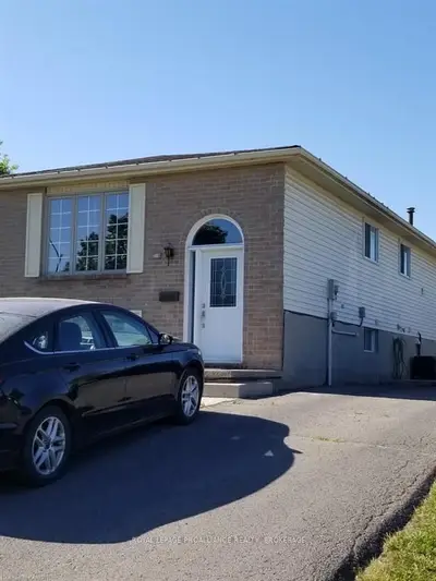 216 McLellan Court, Kingston, ON K7M 7Y8