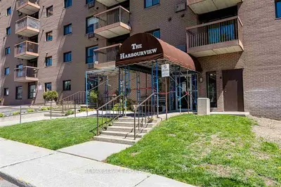 3 Apple Street 402, Brockville, On K6v 4x5