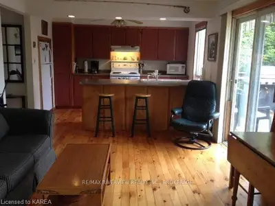 105 Echo Glen Lane, Front Of Leeds & Seeleys Bay, On K0e 1l0