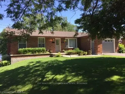 390 W Dundas Street, Greater Napanee, On K7r 2b7
