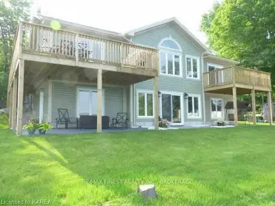 32 Chant Terrace, Front Of Yonge, On K0e 1r0