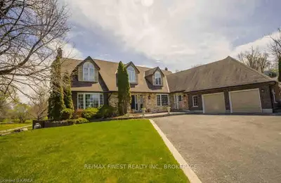 1671 S St Lawrence Avenue, Kingston, On K7l 4v1