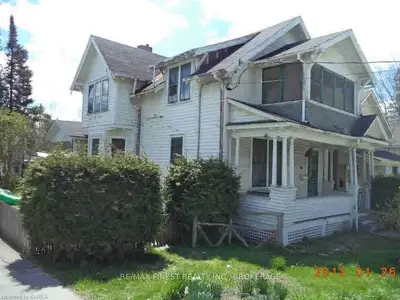 80 W Dundas Street, Greater Napanee, On K7r 1z8